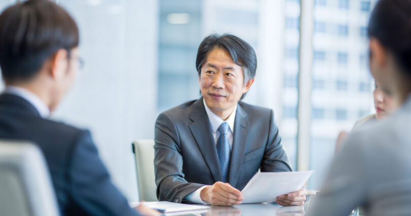 株式信託の活用で、<br>資金ゼロで後継者に議決権を預け、<br>経営の凍結を防ぐ