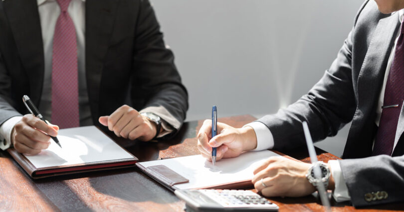 納税猶予の特例を活用。<br>資金ゼロで事業用資産の全てを後継者に贈与し、<br>早期社長交代を実現